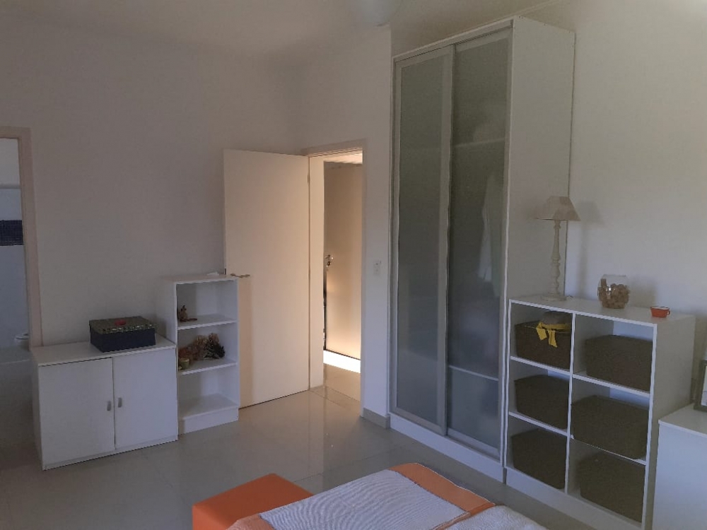 VENDO CASA COMPISCINA NO CENTR